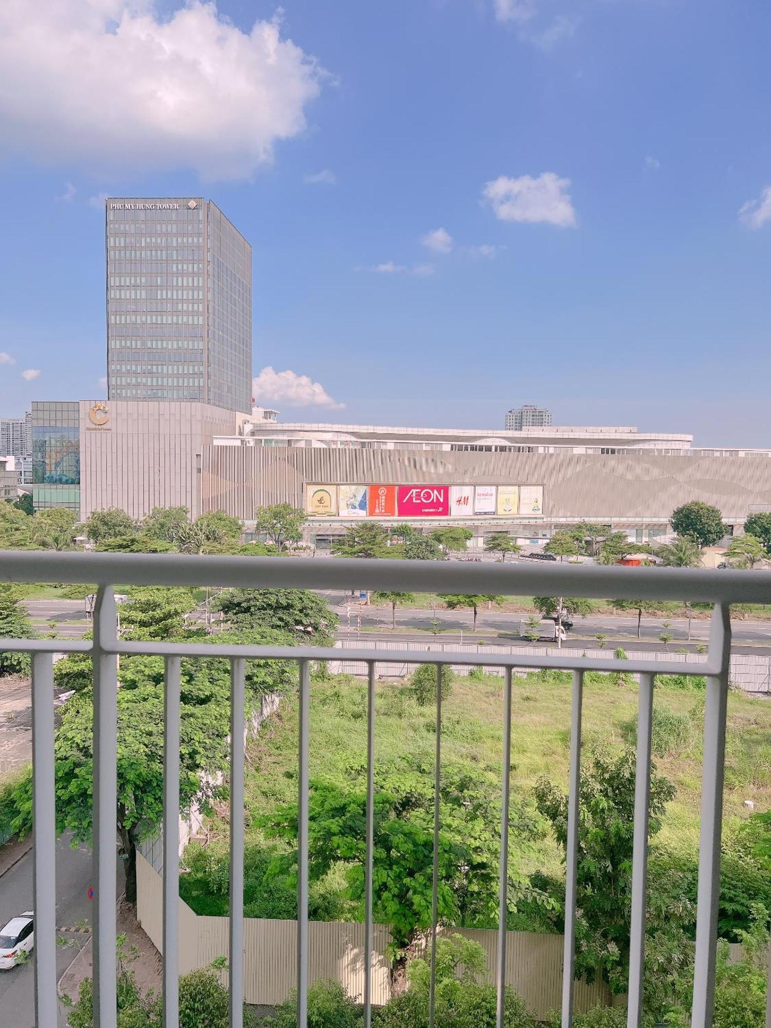 Near Fv Hospital,cresent Mall,secc * TP. Hồ Chí Minh